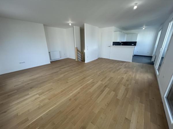 Location Appartement 5 pièces 109.96 m² - Courbevoie 92400
