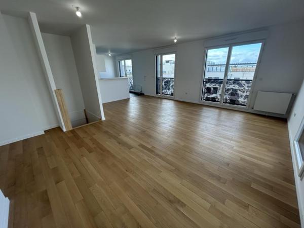 Location Appartement 5 pièces 109.96 m² - Courbevoie 92400