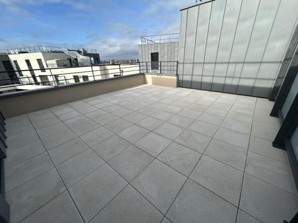 Location Appartement 5 pièces 109.96 m² - Courbevoie 92400