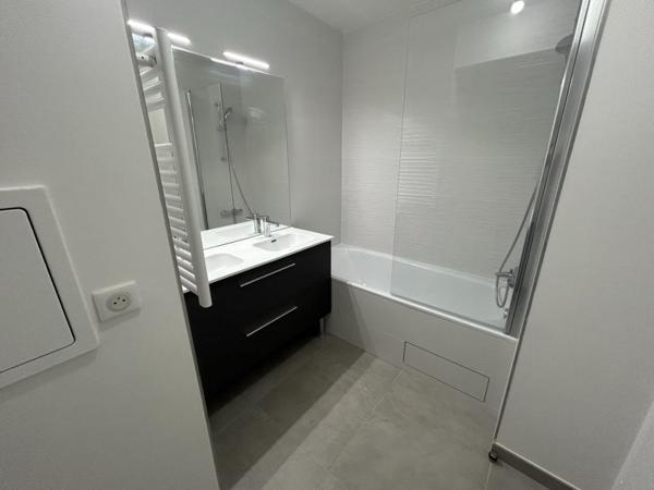 Location Appartement 5 pièces 109.96 m² - Courbevoie 92400