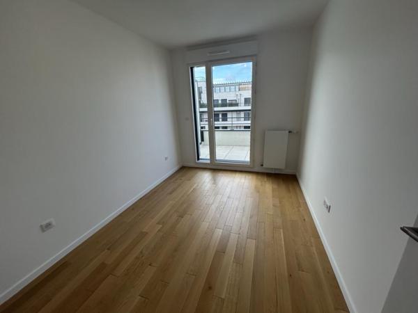 Location Appartement 5 pièces 109.96 m² - Courbevoie 92400