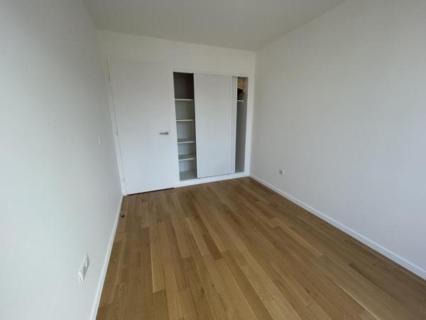 Location Appartement 5 pièces 109.96 m² - Courbevoie 92400