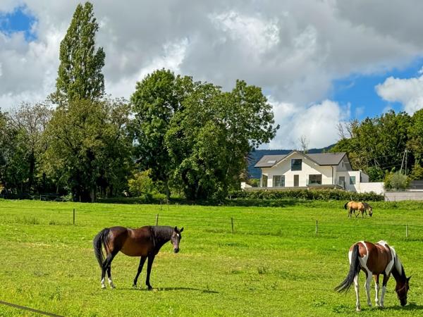 Maison à vendre 7 pièces DIVONNE LES BAINS - Maison contemporaine avec vue et magnifiques volumes