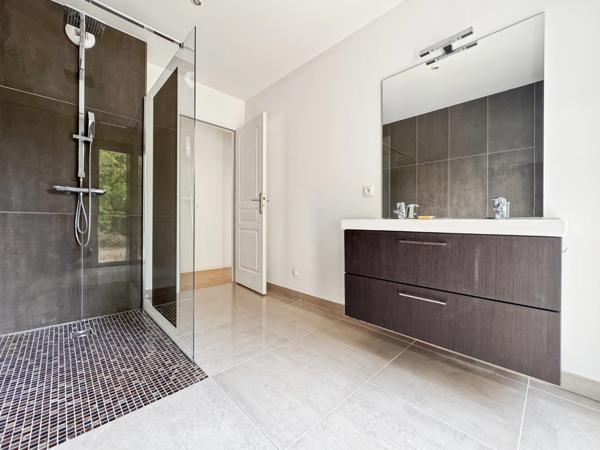 Maison à vendre 7 pièces DIVONNE LES BAINS - Maison contemporaine avec vue et magnifiques volumes