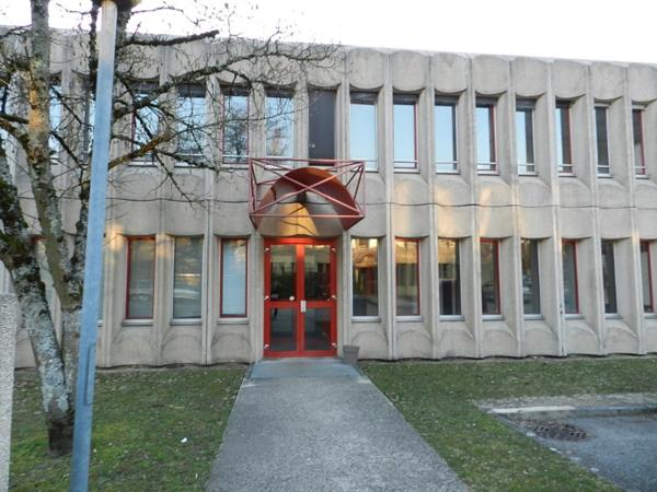 Dpt Isère (38), à louer bureaux 138 m² à MEYLAN