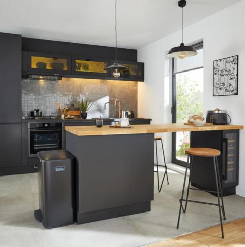 special investisseurs ! ISSY Les Moulineaux - studio 28.47m2 complétement refait à neuf.  Prix 220 000