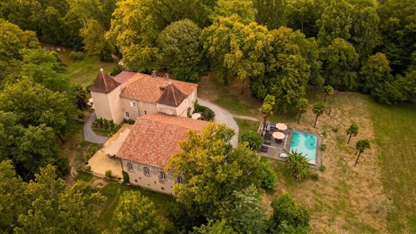 CHÂTEAU DE PRESTIGE AVEC ACTIVITÉ TOURISTIQUE ET ÉVÉNEMENTIELLE Pouillon