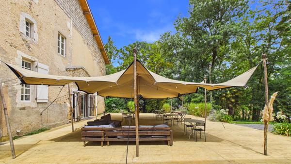 CHÂTEAU DE PRESTIGE AVEC ACTIVITÉ TOURISTIQUE ET ÉVÉNEMENTIELLE Pouillon
