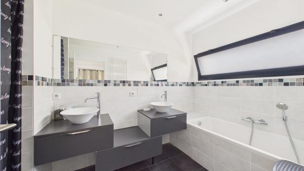 Maison d'architecte contemporaine de 157 m² au calme et à 5 minutes en vélo des plages Capbreton