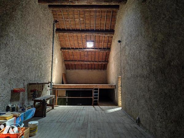 Maison d'habitation avec garage & jardin