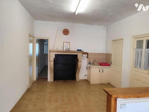 Maison d'habitation avec garage & jardin