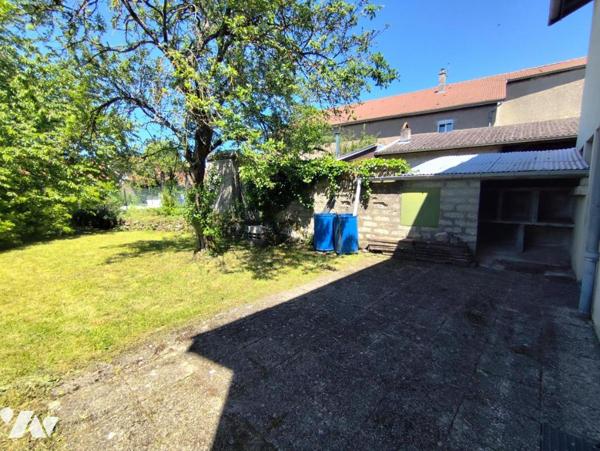 Maison d'habitation avec garage & jardin