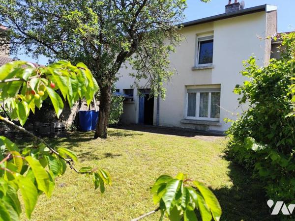 Maison d'habitation avec garage & jardin