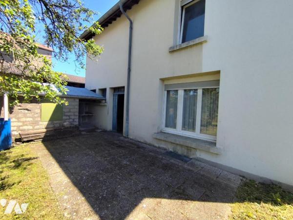 Maison d'habitation avec garage & jardin