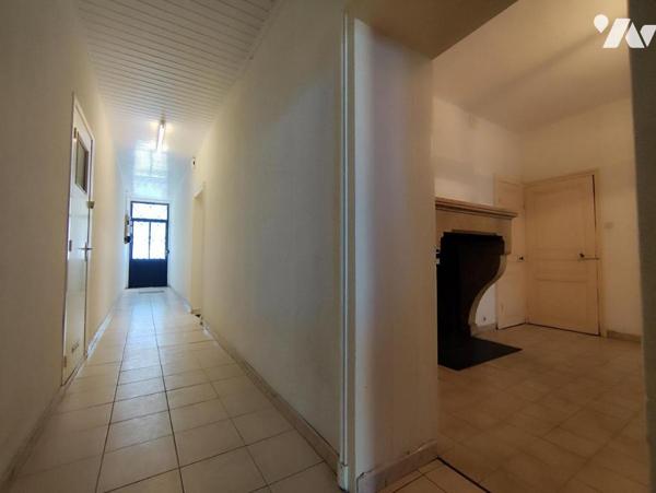 Maison d'habitation avec garage & jardin
