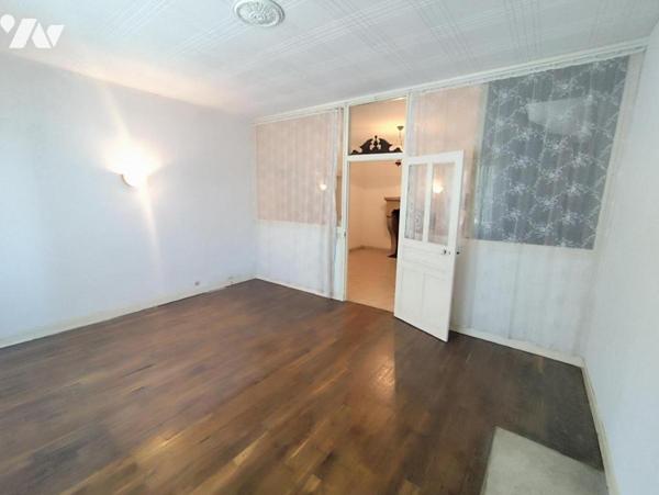 Maison d'habitation avec garage & jardin