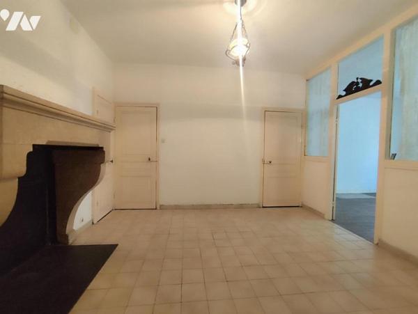 Maison d'habitation avec garage & jardin