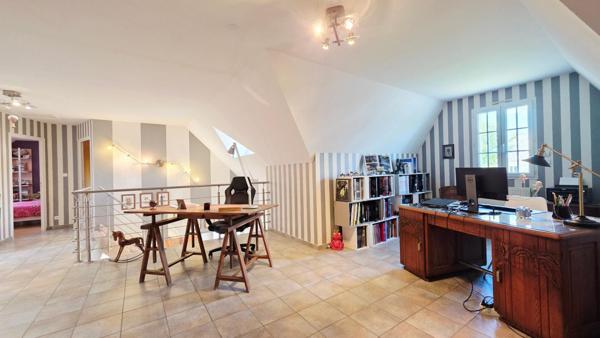 SAINT DOULCHARD MAISON 8 PIECES 6 CHAMBRES PISCINE GARAGE DÉPENDANCE