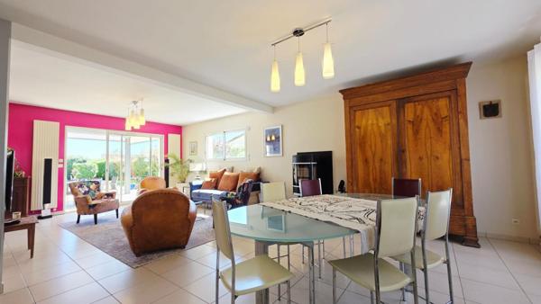 SAINT DOULCHARD MAISON 8 PIECES 6 CHAMBRES PISCINE GARAGE DÉPENDANCE