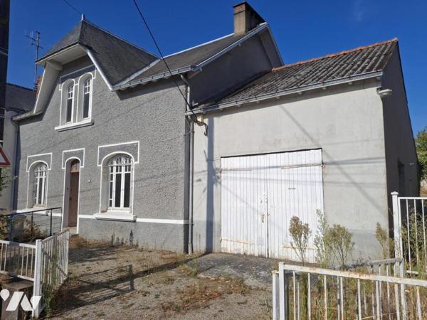 Couëron Bourg, maison de ville ancienne en plein centre