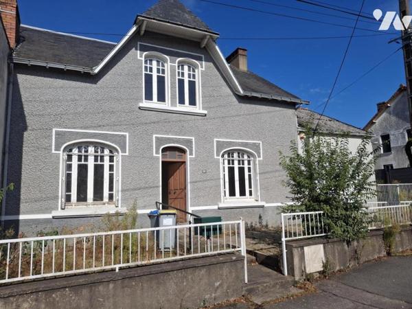 Couëron Bourg, maison de ville ancienne en plein centre