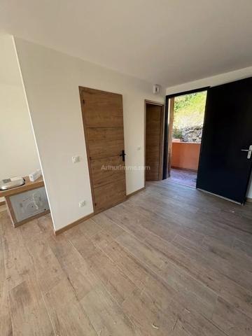 Location                                                      Studio
                        
                     1 pièces                      30 m2                     à Martigues
