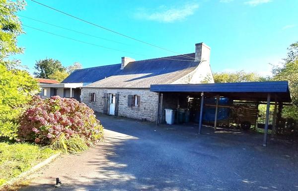 En campagne, longère composée de deux logements