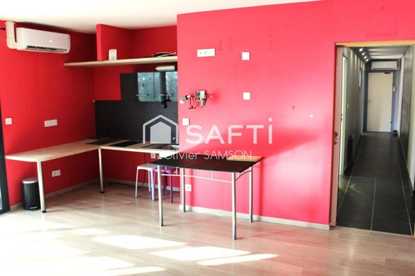 En campagne, longère composée de deux logements