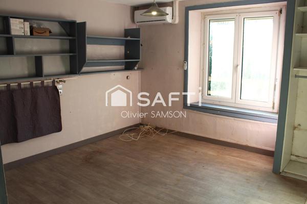 En campagne, longère composée de deux logements