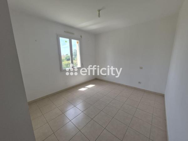 Maison
         5 pièces
        - 91 m² 165 000 € *
