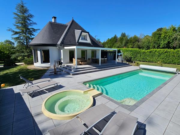 VILLA AVEC PISCINE SUR PARC ARBORÉ