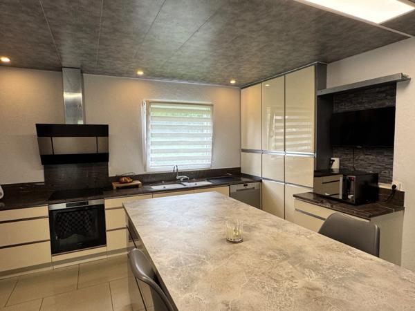 VILLA AVEC PISCINE SUR PARC ARBORÉ