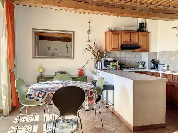 Appartement à louer    2 pièces •  Lambesc
