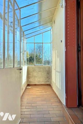 A VENDRE à AVALLON (89200), dans un quartier pavillonnaire, proche de commerces, d'une école et...