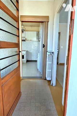 A VENDRE à AVALLON (89200), dans un quartier pavillonnaire, proche de commerces, d'une école et...