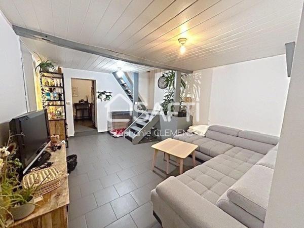 Investissez dans cette maison, idéalement située à Raimbeaucourt avec une rentabilité locative garantie