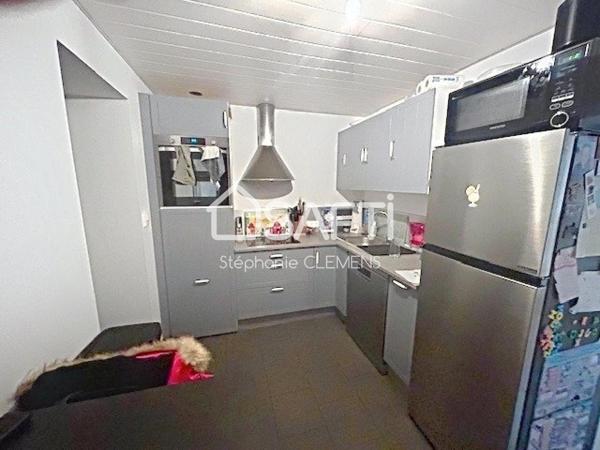 Investissez dans cette maison, idéalement située à Raimbeaucourt avec une rentabilité locative garantie