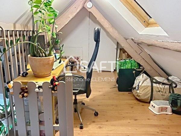 Investissez dans cette maison, idéalement située à Raimbeaucourt avec une rentabilité locative garantie