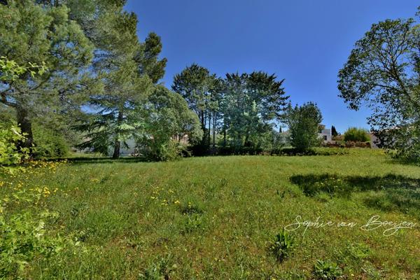 Terrain à vendre EGUILLES (13), 2 800 m2 viabilisé, pour construire 1 à 2 maisons