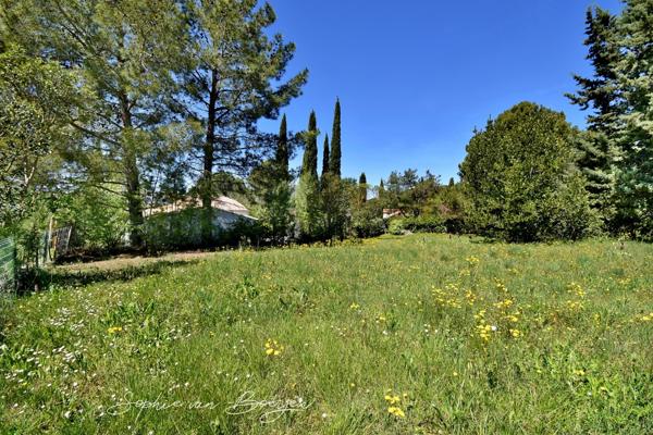 Terrain à vendre EGUILLES (13), 2 800 m2 viabilisé, pour construire 1 à 2 maisons