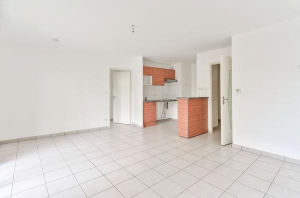 APPARTEMENT LORMONT 2 PIECES 1 CHAMBRE AVEC BALCON ORIENTE SUD ET PLACE DE PARKING PRIVATIVE