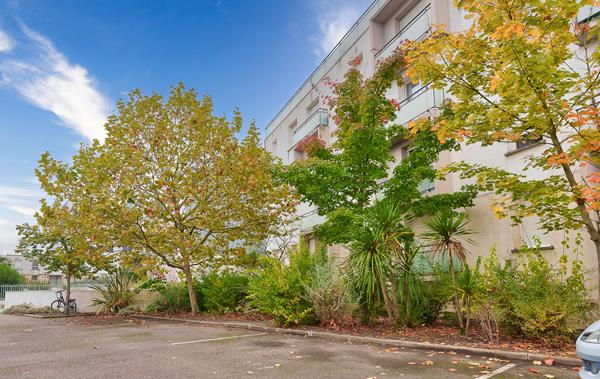 APPARTEMENT LORMONT 2 PIECES 1 CHAMBRE AVEC BALCON ORIENTE SUD ET PLACE DE PARKING PRIVATIVE