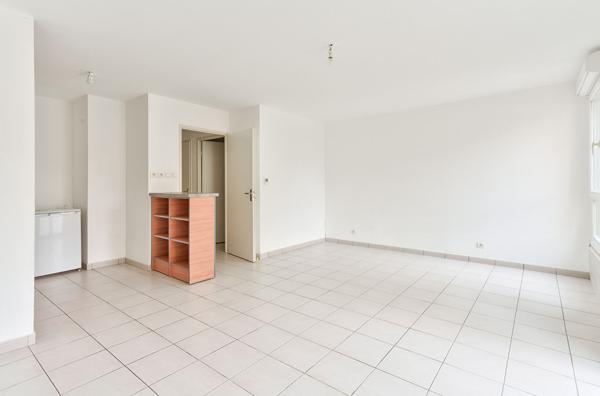 APPARTEMENT LORMONT 2 PIECES 1 CHAMBRE AVEC BALCON ORIENTE SUD ET PLACE DE PARKING PRIVATIVE