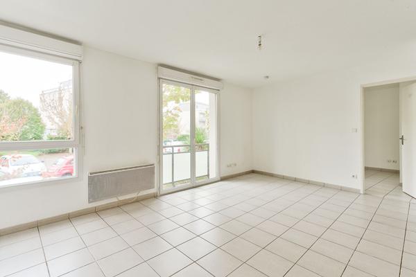 APPARTEMENT LORMONT 2 PIECES 1 CHAMBRE AVEC BALCON ORIENTE SUD ET PLACE DE PARKING PRIVATIVE