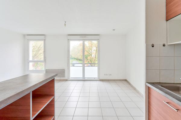 APPARTEMENT LORMONT 2 PIECES 1 CHAMBRE AVEC BALCON ORIENTE SUD ET PLACE DE PARKING PRIVATIVE