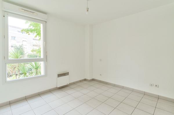 APPARTEMENT LORMONT 2 PIECES 1 CHAMBRE AVEC BALCON ORIENTE SUD ET PLACE DE PARKING PRIVATIVE