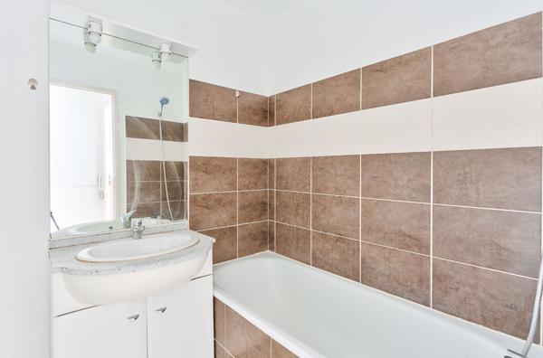 APPARTEMENT LORMONT 2 PIECES 1 CHAMBRE AVEC BALCON ORIENTE SUD ET PLACE DE PARKING PRIVATIVE