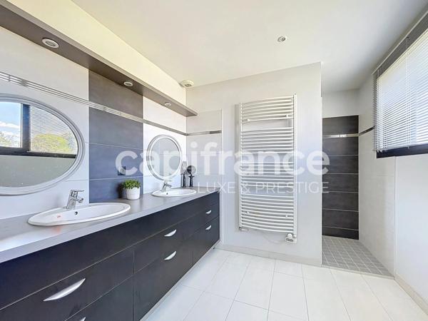 Maison contemporaine 232 m2 5 chambres