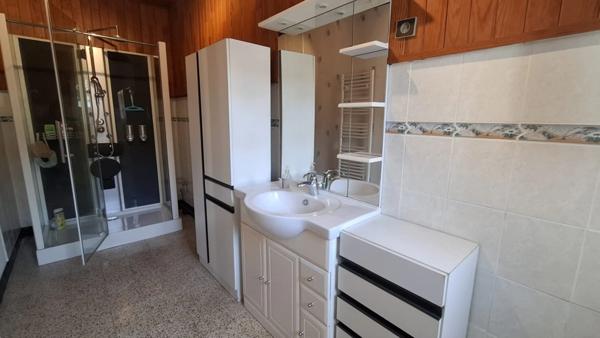 A vendre à LEVERGIE (02420) , Longère habitable de plain pied, avec Hangar, Garage et Dépendances