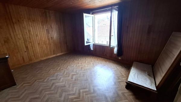 A vendre à LEVERGIE (02420) , Longère habitable de plain pied, avec Hangar, Garage et Dépendances